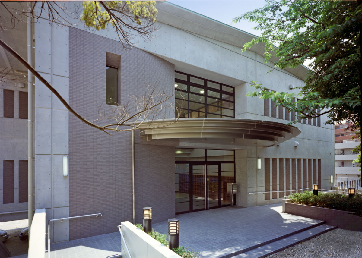 筑紫丘高等学校図書館